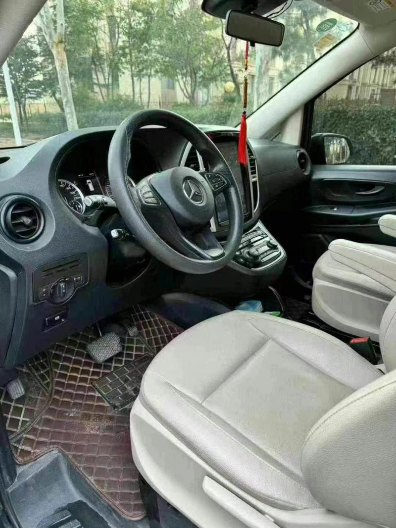 青岛19年奔驰威霆4