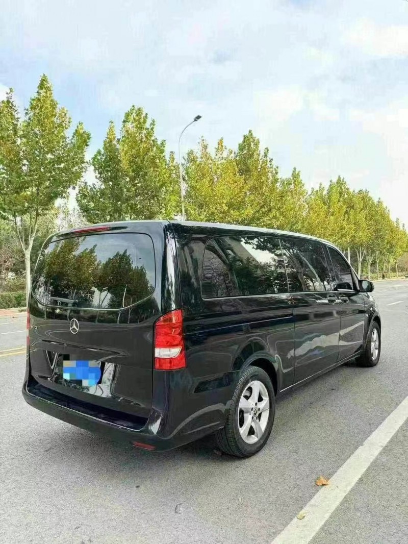 青岛19年奔驰威霆7