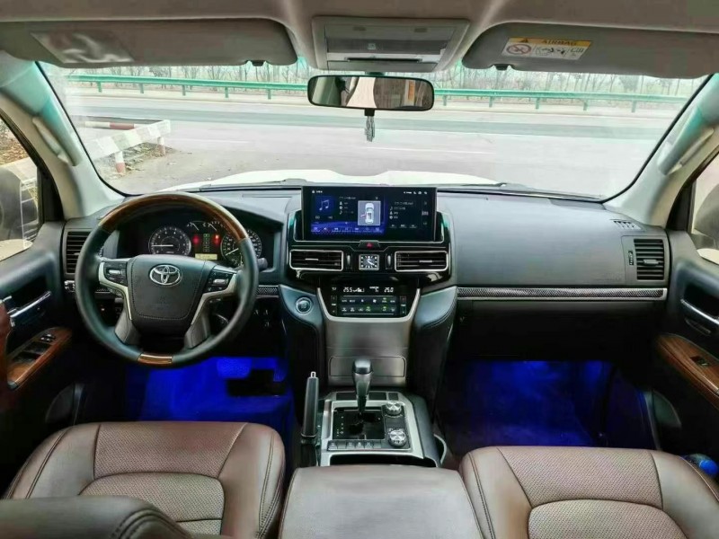 保定19年丰田兰德酷路泽5