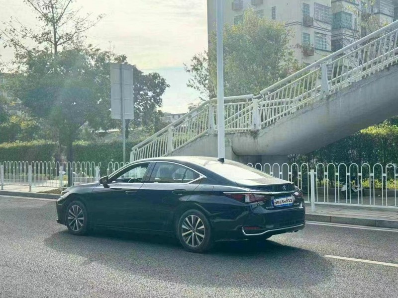 广州20年雷克萨斯ES8