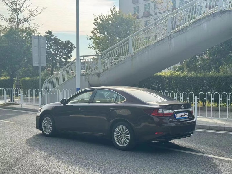 广州16年雷克萨斯ES8