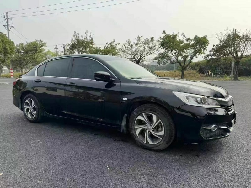 广州17年本田雅阁2