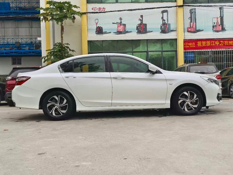 广州17年本田雅阁8