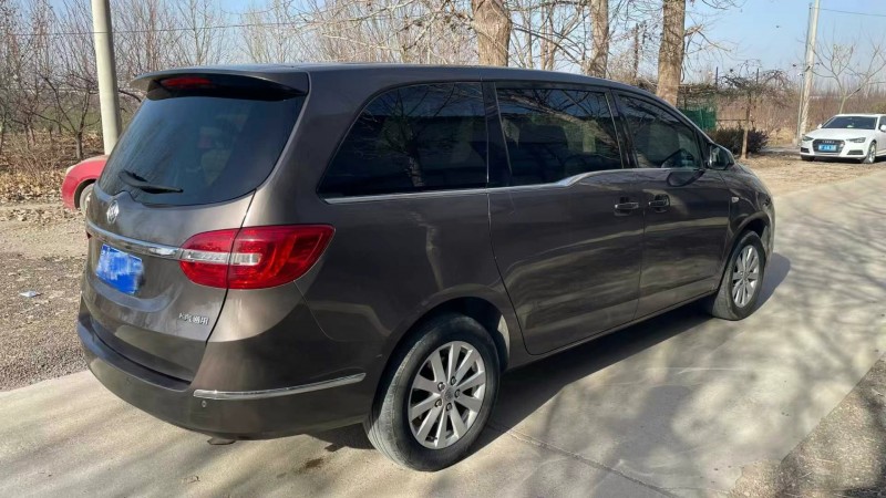 保定18年别克GL85