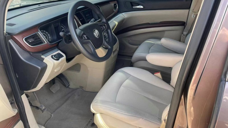 保定18年别克GL86