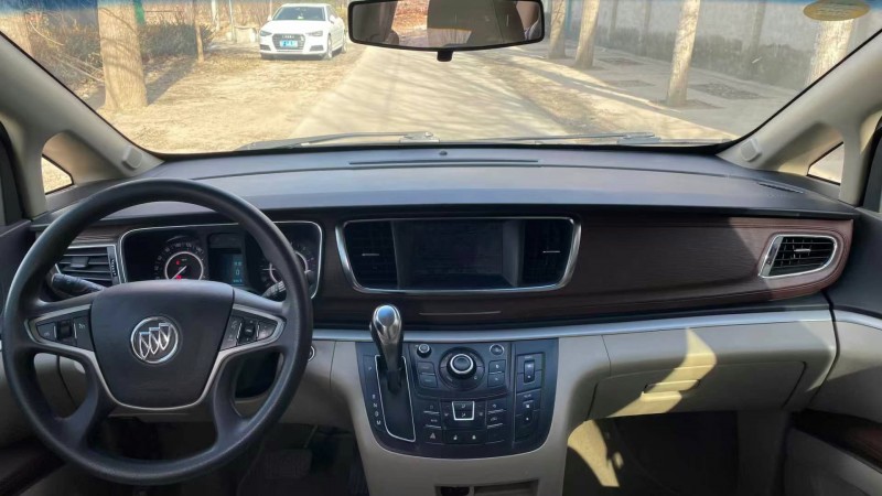 保定18年别克GL88