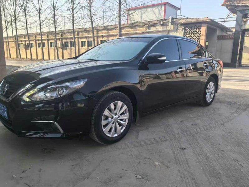 保定18年日产天籁2