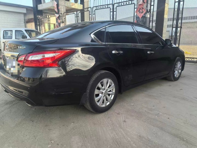 保定18年日产天籁4