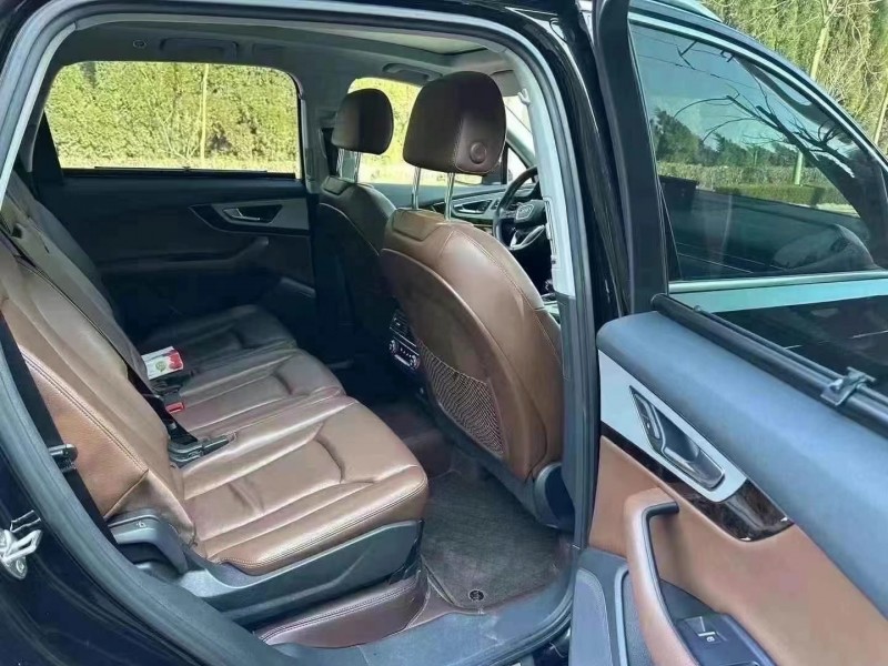 济宁18年奥迪Q75