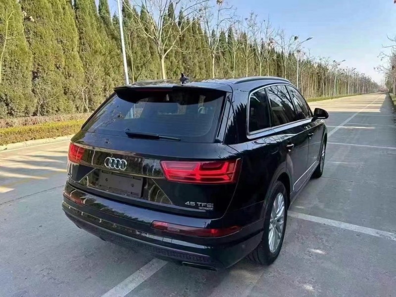 济宁18年奥迪Q76