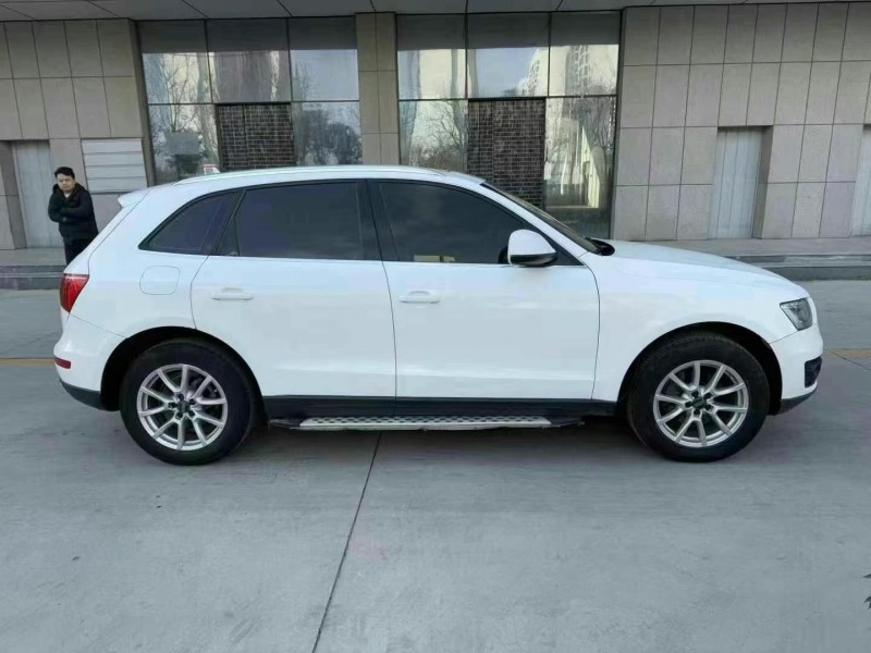 济宁12年奥迪Q58