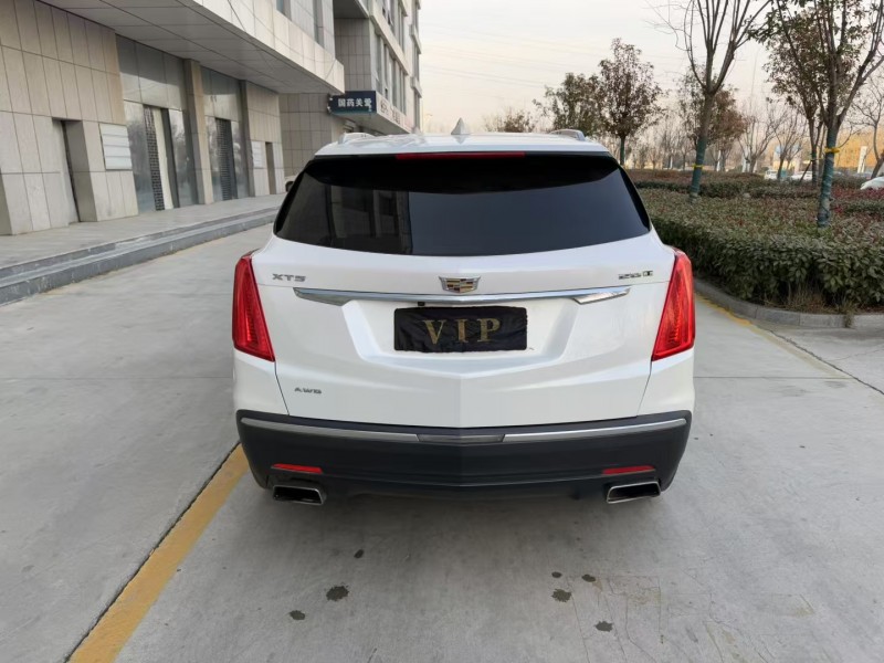 濟寧16年凱迪拉克XT59