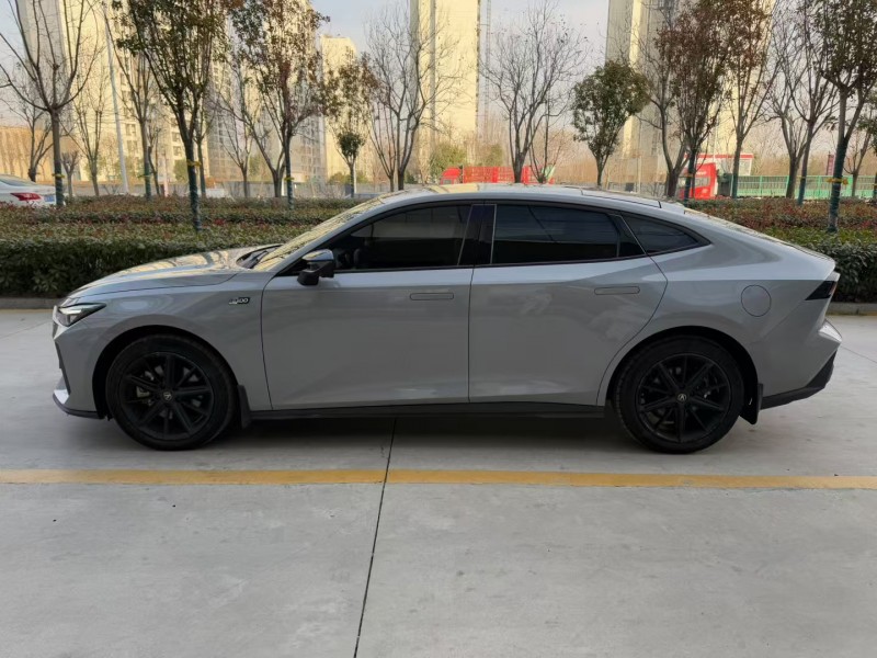 济宁23年长安汽车UNI-V7