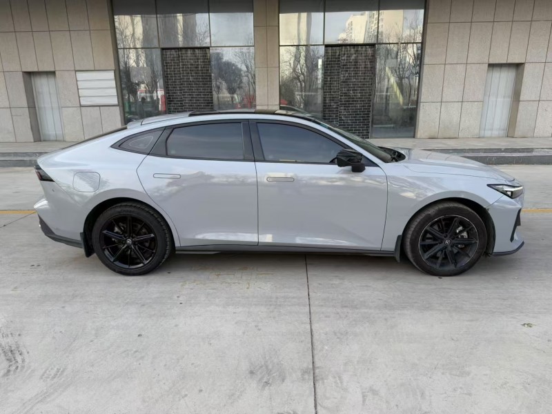 济宁23年长安汽车UNI-V8