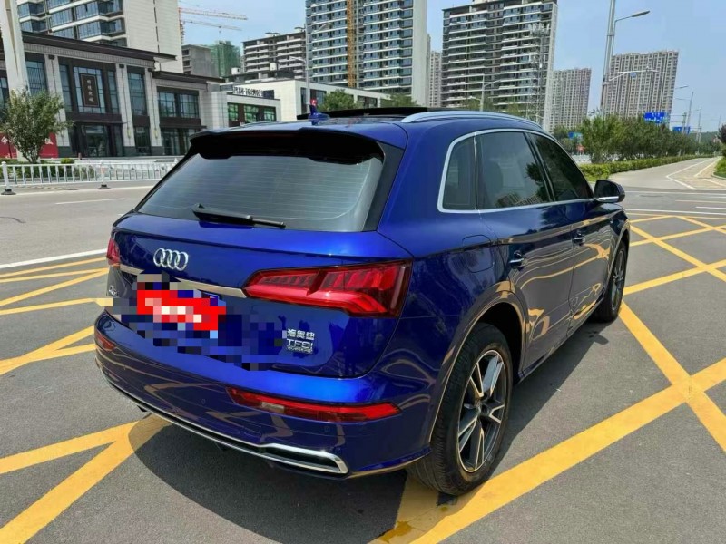 济宁20年奥迪Q58