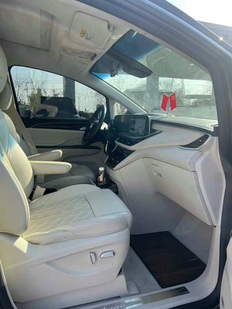 青岛21年别克艾维亚3