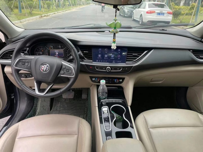 徐州21年别克君威8