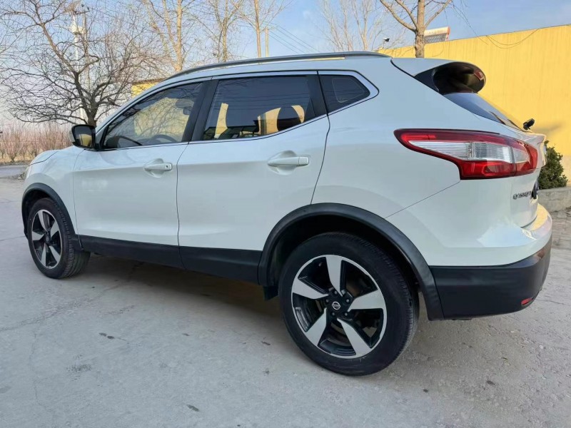 保定18年日产逍客8