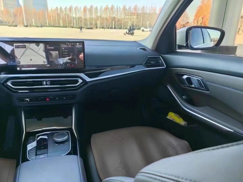 保定23年宝马3系8