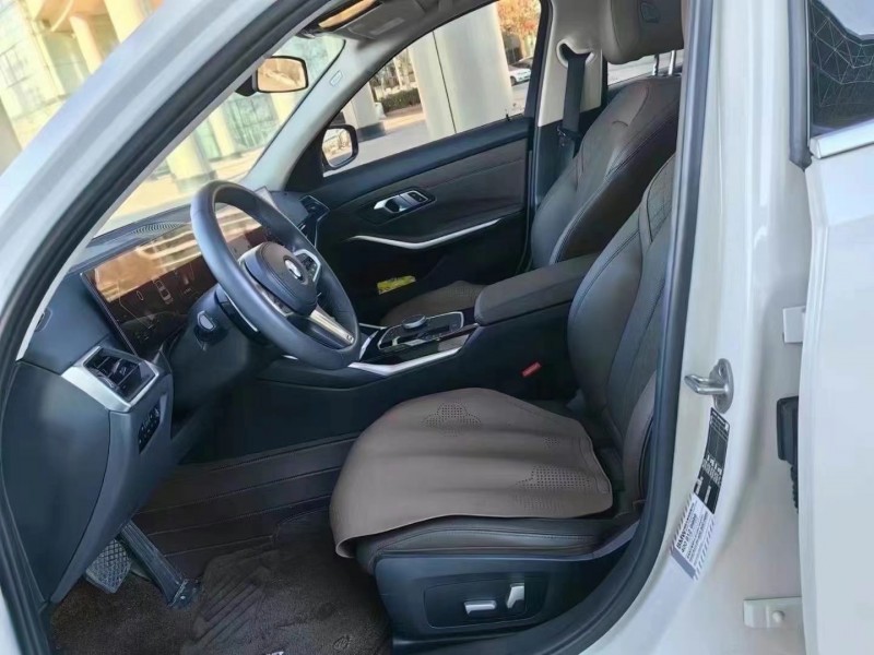 保定23年宝马3系9