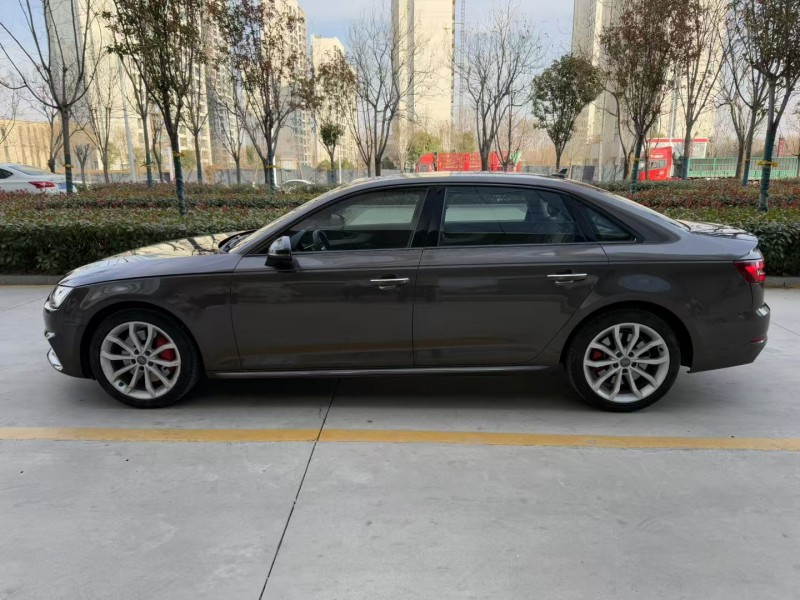 济宁18年奥迪A4L8