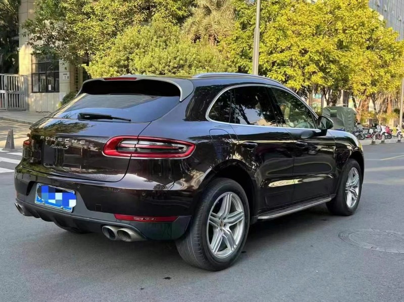 广州16年保时捷Macan7
