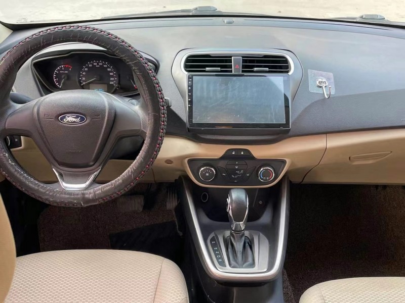 济宁16年福特福睿斯4