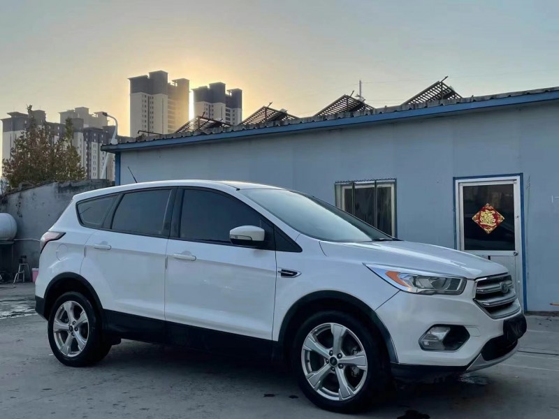 济宁17年福特翼虎3