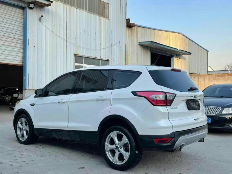 济宁17年福特翼虎8