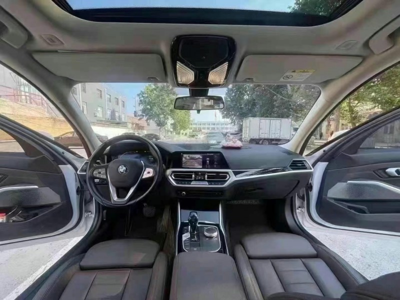 保定19年宝马3系8