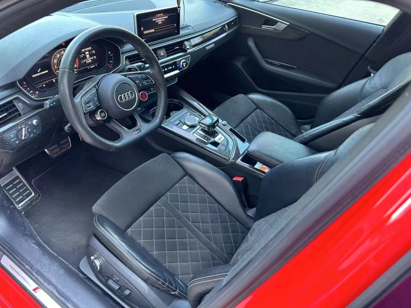 济宁19年奥迪RS44