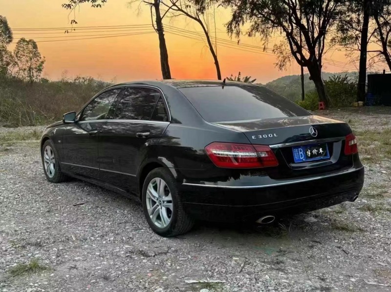 广州13年奔驰E8