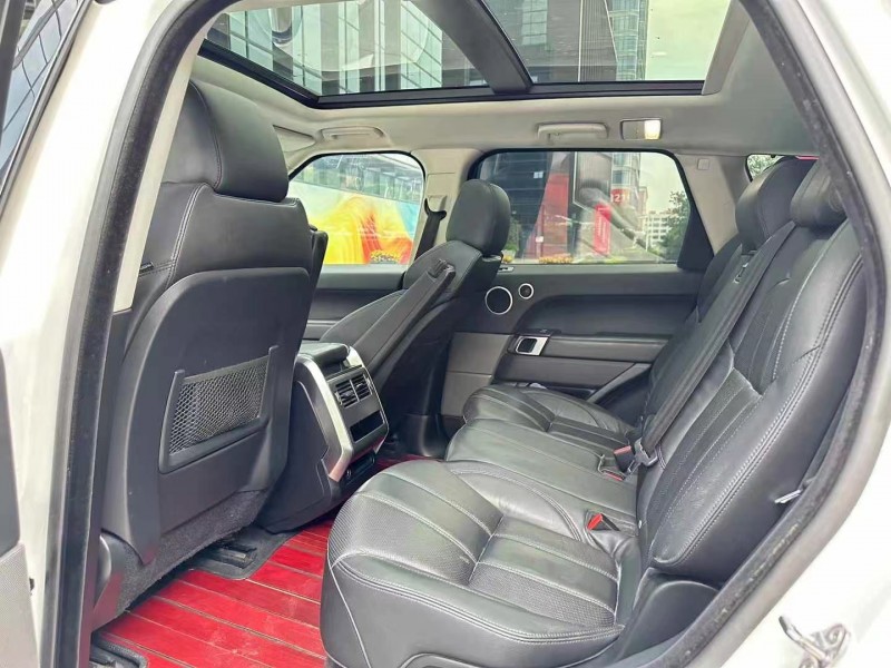 广州17年路虎揽胜运动8