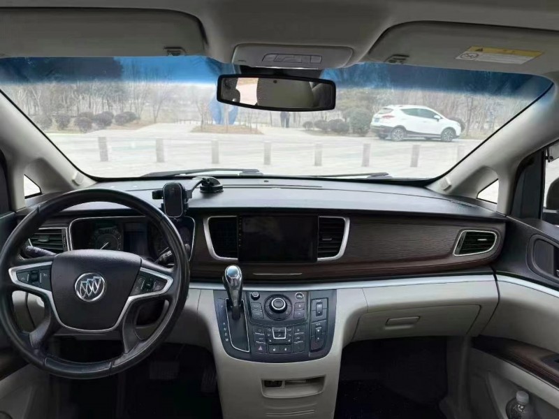 济宁17年别克GL84