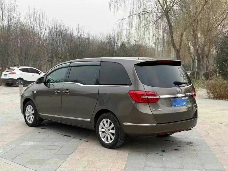 济宁17年别克GL86