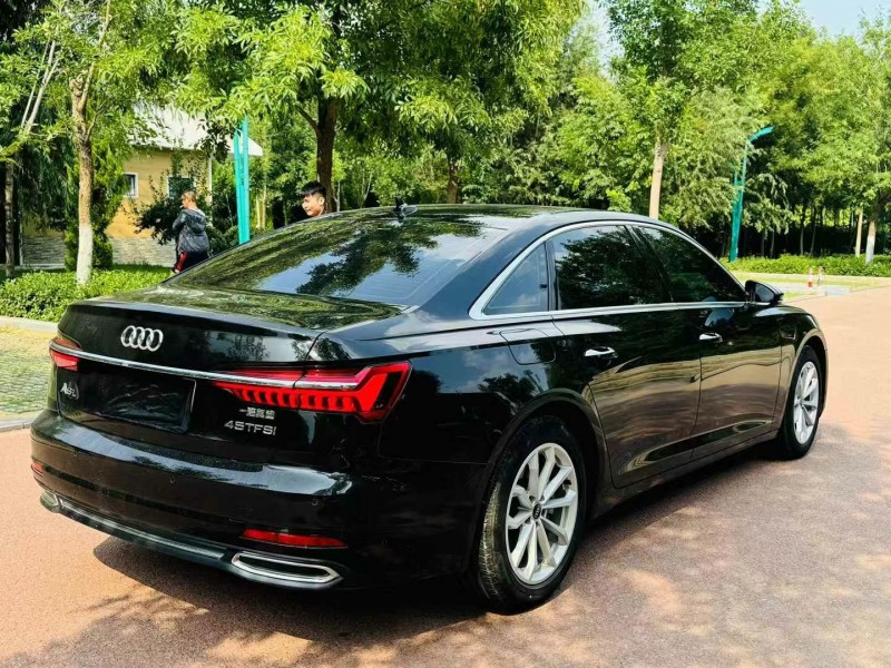 济宁22年奥迪A6L9