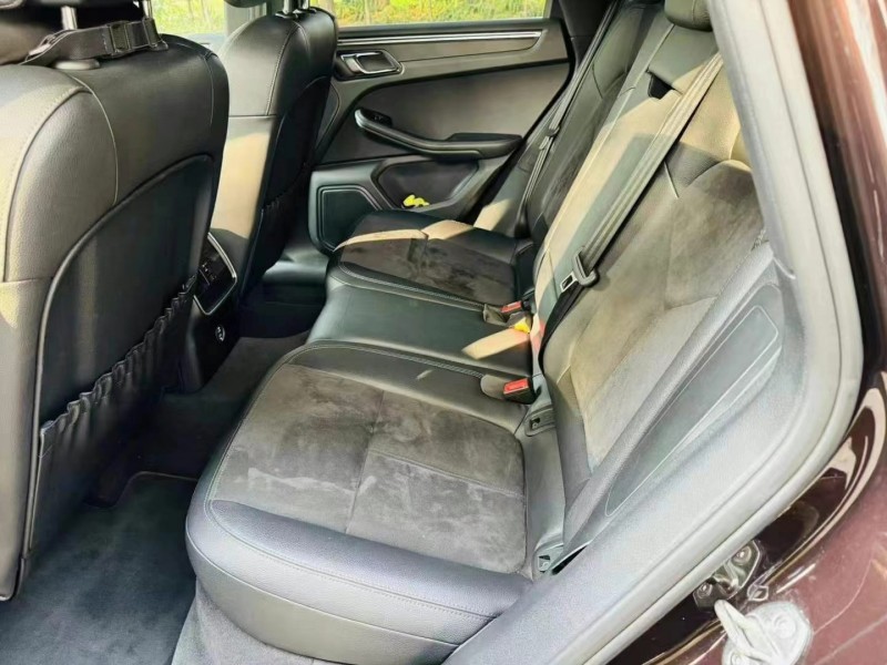 济宁19年保时捷Macan7