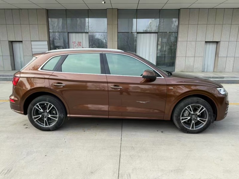 济宁19年奥迪Q58