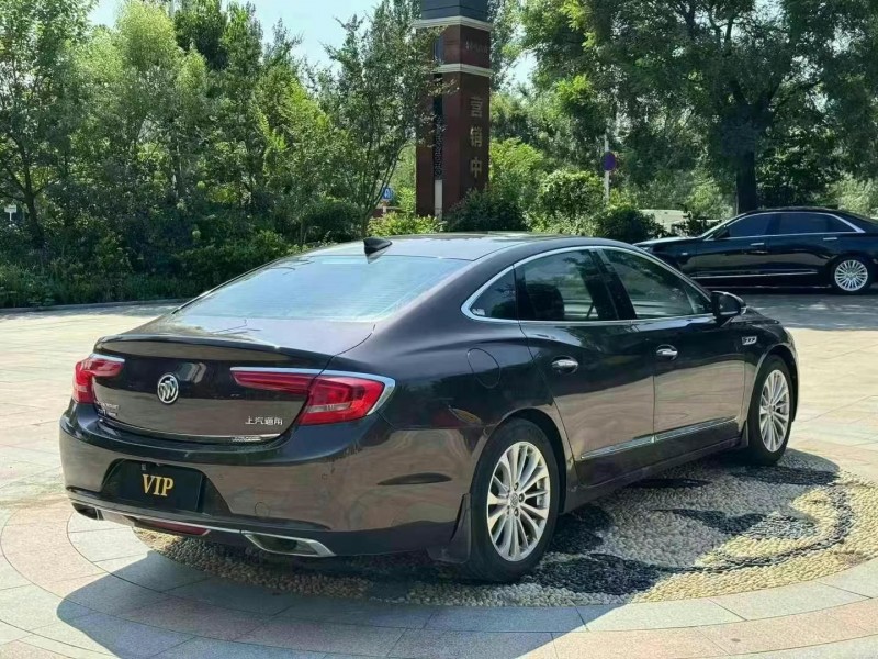 青岛17年别克君越8