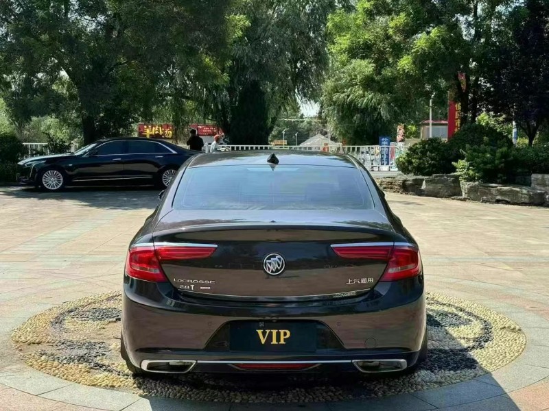 青岛17年别克君越9