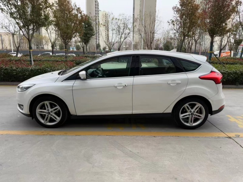 济宁20年福特福克斯8