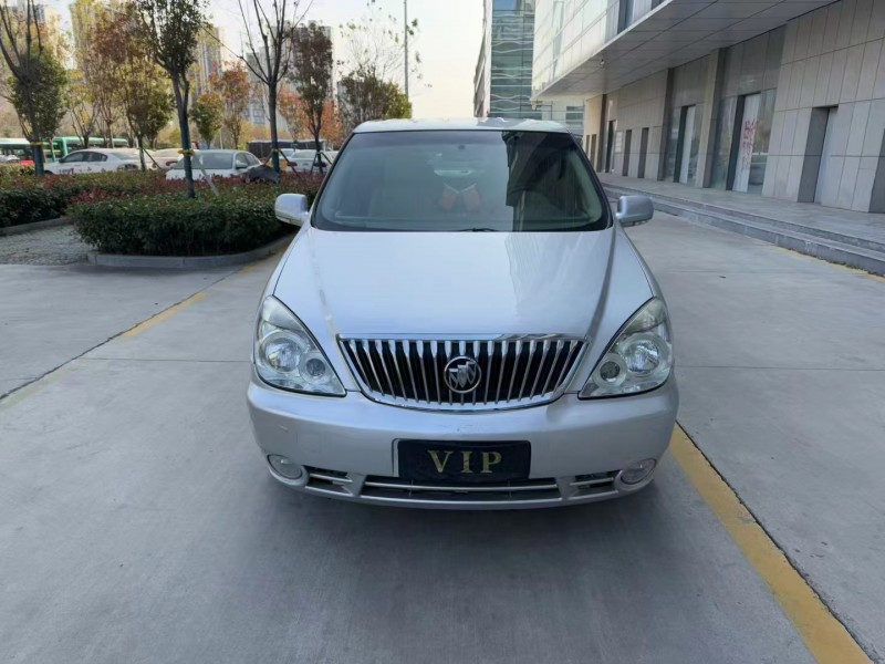 济宁17年别克GL81