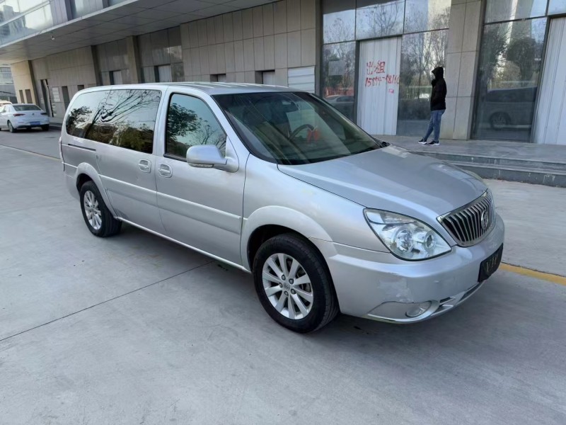 济宁17年别克GL82