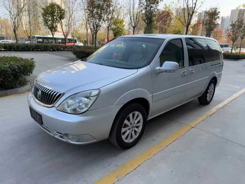 济宁17年别克GL83