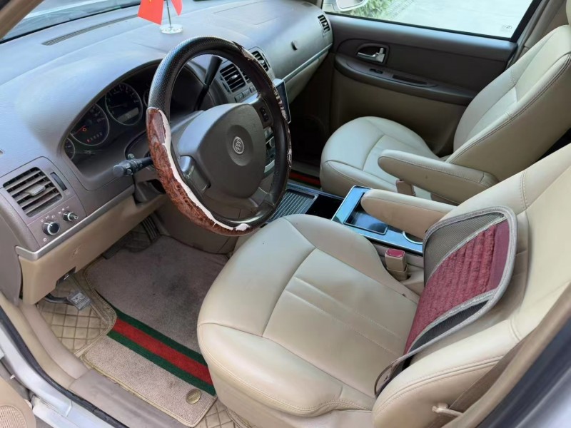 济宁17年别克GL84