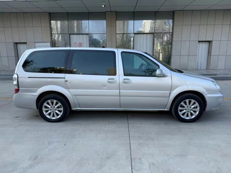 济宁17年别克GL87