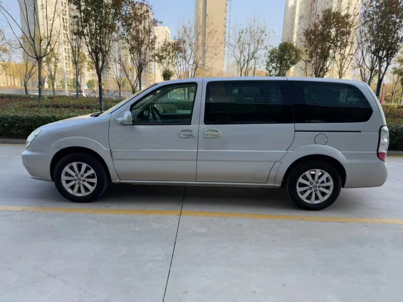 济宁17年别克GL88