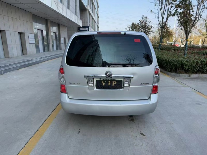 济宁17年别克GL89