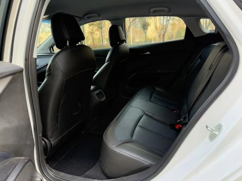 济宁24年别克微蓝4