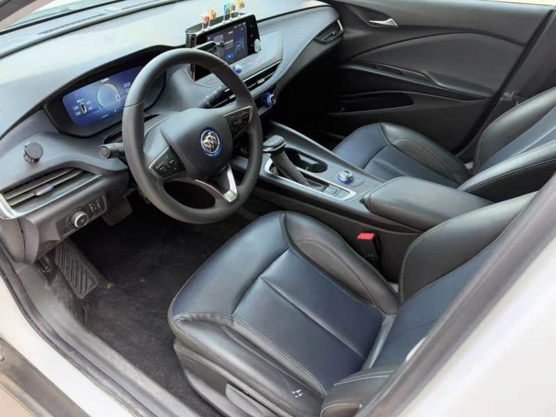 济宁24年别克微蓝6